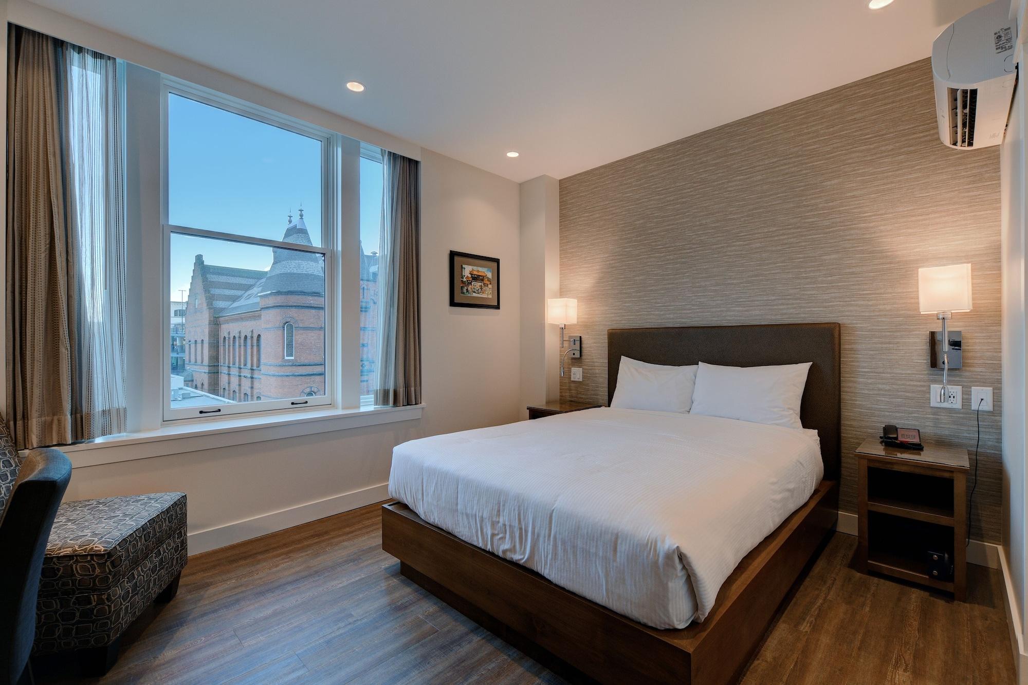 Strathcona Hotel 3*