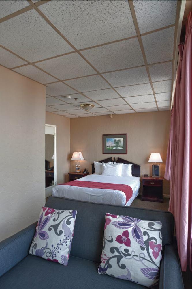Strathcona Hotel 3*